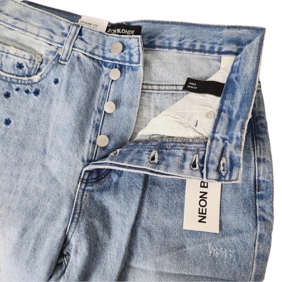 Neon Blonde NWT Size 26 Blue Siren Jeans High Rise Distressed Raw Hem Embroidery - Picture 6 of 14